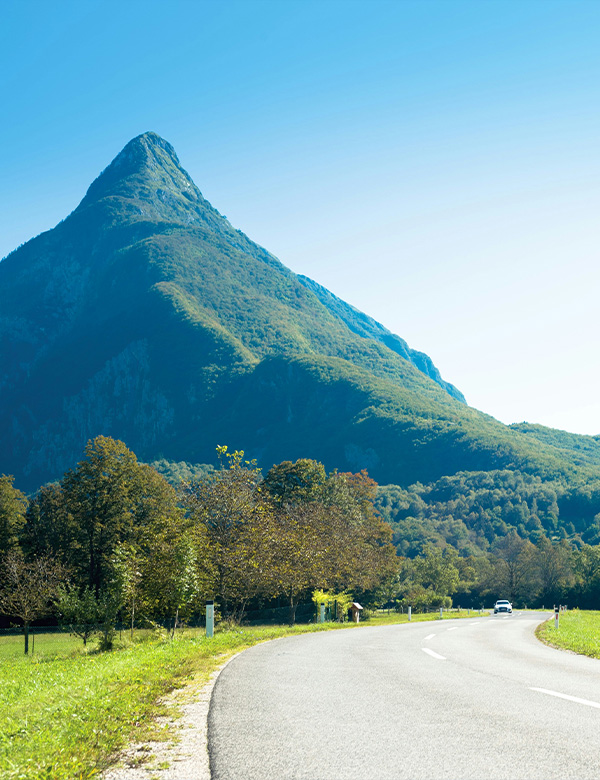 Portrait d’un cycliste professionnel équipé de la tenue French Cyclard et lunettes Oakley – STUDIO M2X photographie sportive