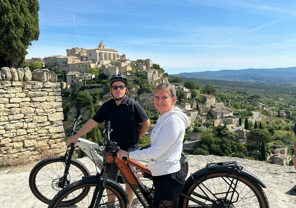 Retrouvailles en Luberon – L&rsquo;expérience vélo clé en main de Dan & Laurence