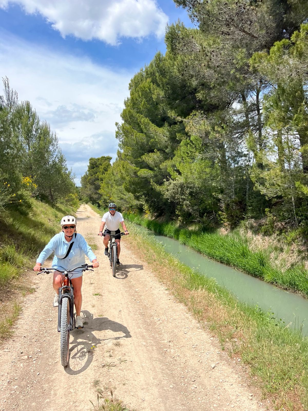 De la Californie aux Alpilles – La journée provençale parfaite de Dennis & Léa